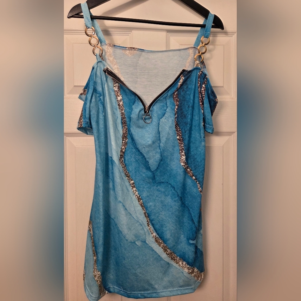 Amazon Blue and Silver Women's Short Sleeve Top